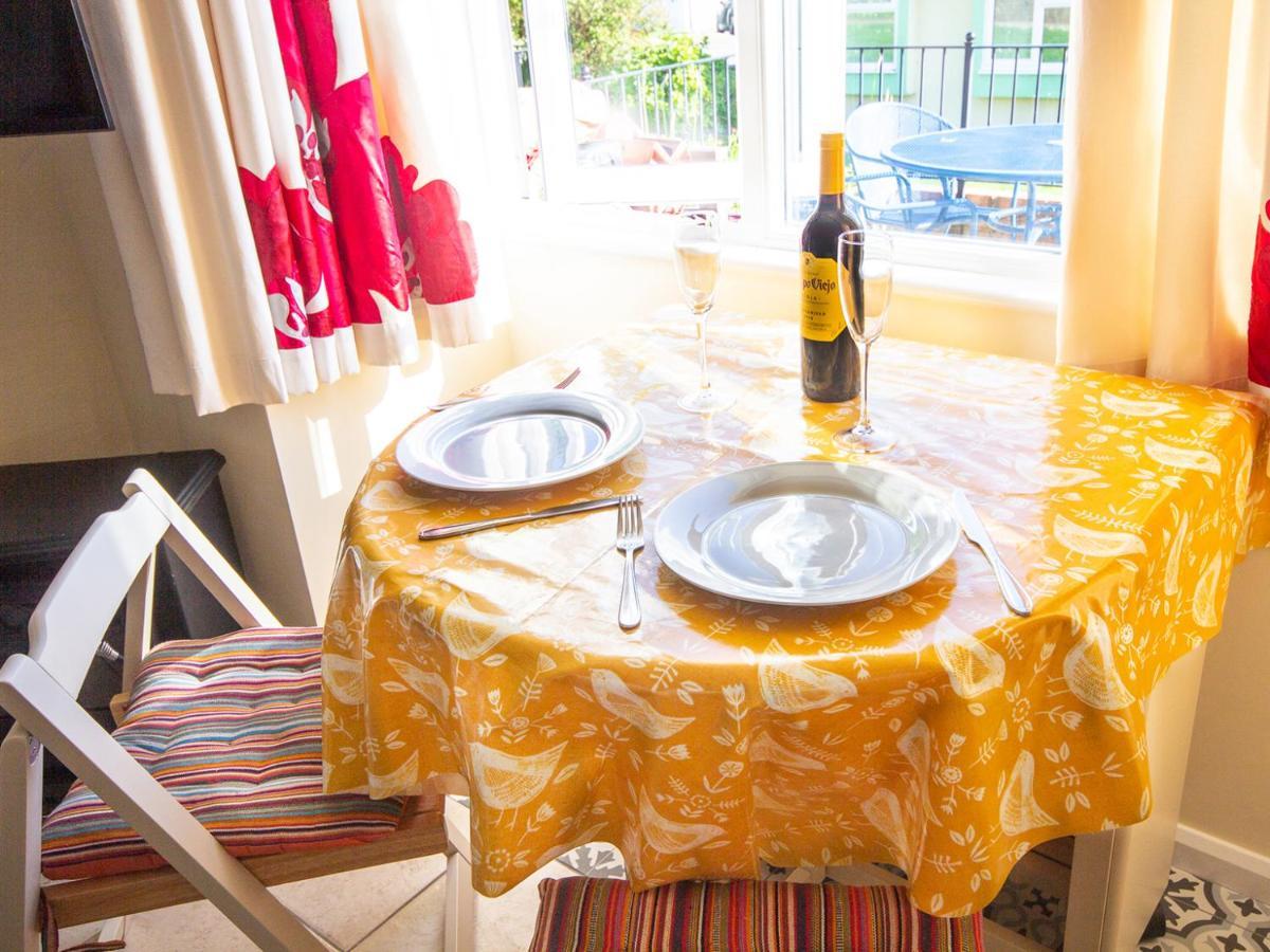 Dart Haven - Cheerful Holiday Bungalow In Galmpton Bagian luar foto